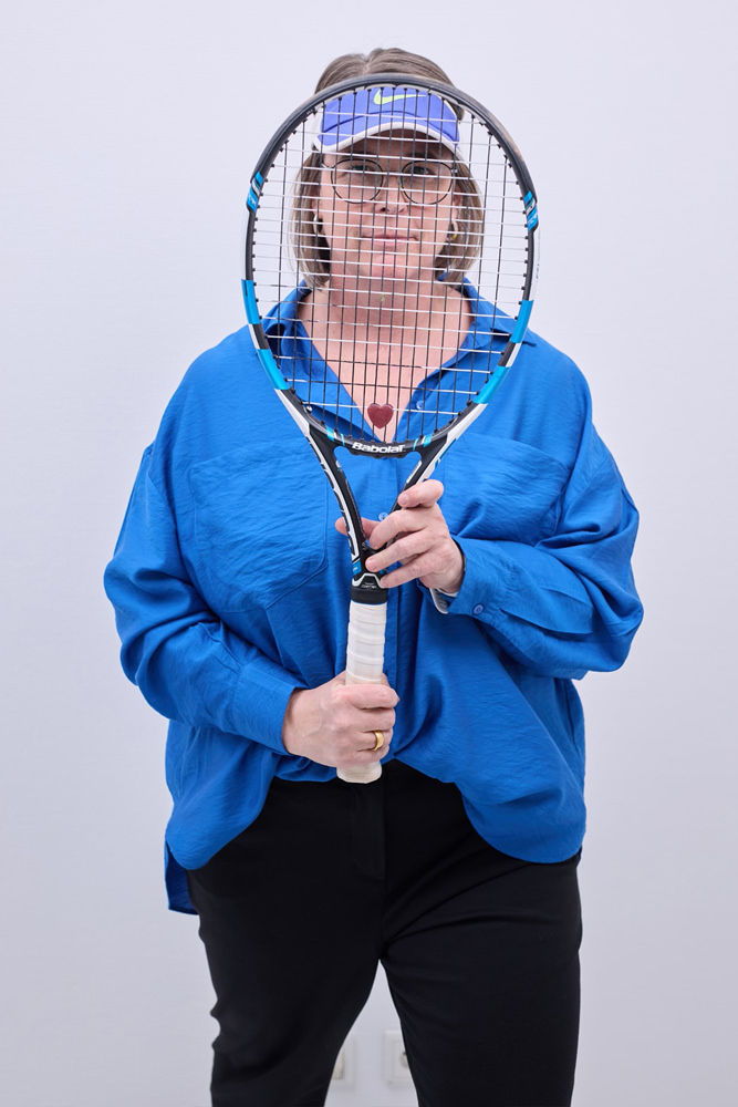 Valerie Wittmann Valerie Wittmann mit Tennisschläger als Teil der DLMC-Teamkampagne.
